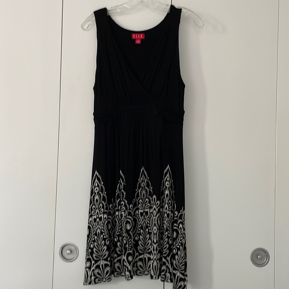 Elle Black Jersey Knit V-Neck Dress - Small